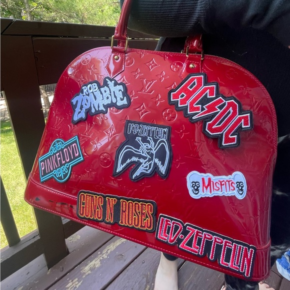 Huge Louis Vuitton Pomme D’amore Vernis MM with rock and roll patches. - Picture 5 of 7